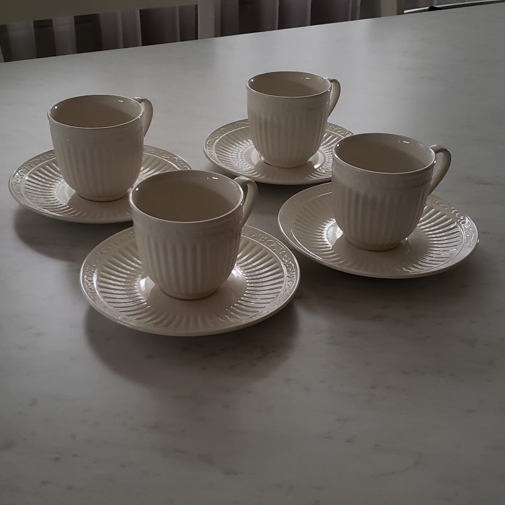 ITALIAN COUNTRYSIDE CUPS & SAUCERS